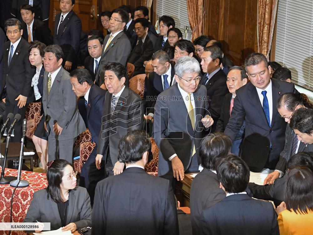 Japan lower house panel OKs record 97.71 tril. yen budget for FY 2018