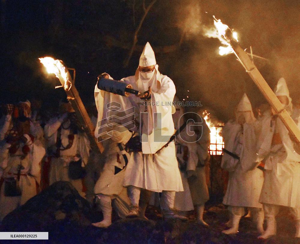 Water-pouring ritual in Japan