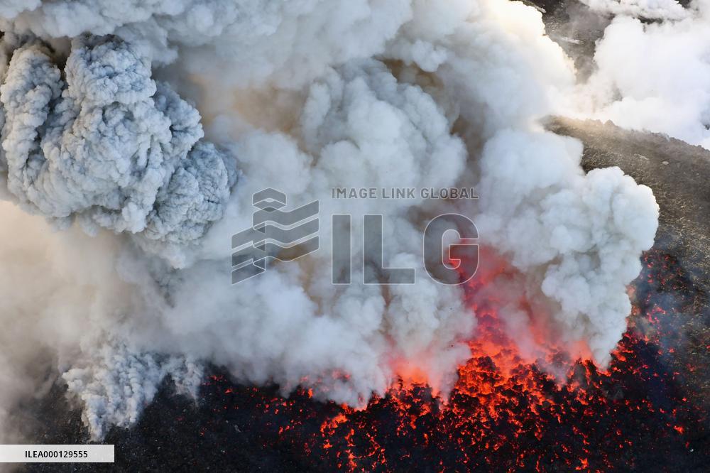 Mt. Shimmoe eruption