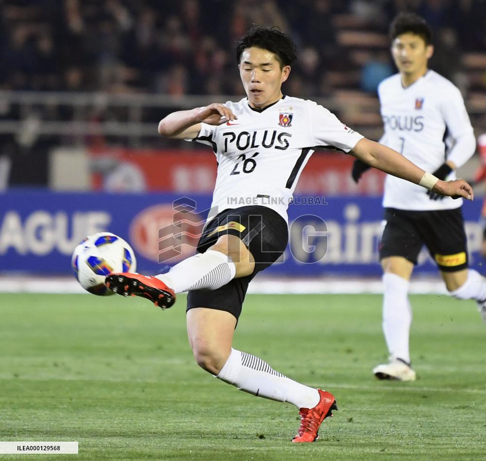 Soccer: Reds run rampant over Grampus in Levain Cup opener
