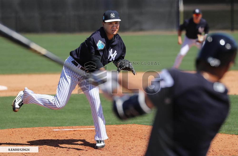 Baseball: Tanaka at Yankees spring training
