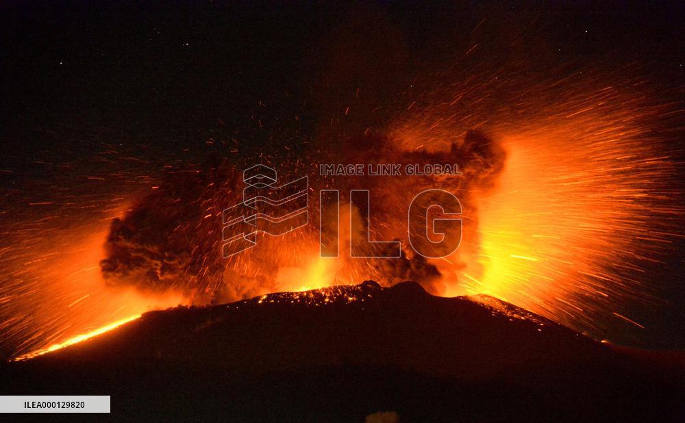 Mt. Shimmoe eruption