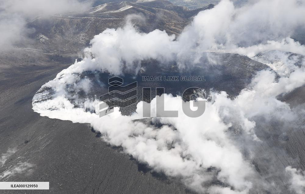 Mt. Shimmoe eruption
