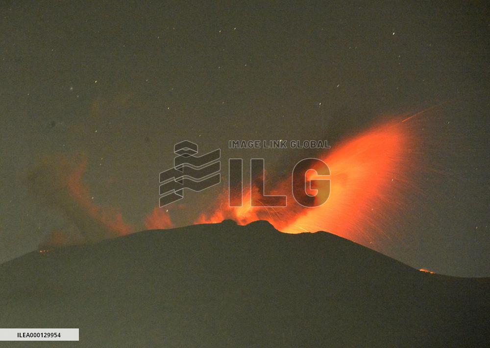Mt. Shimmoe eruption