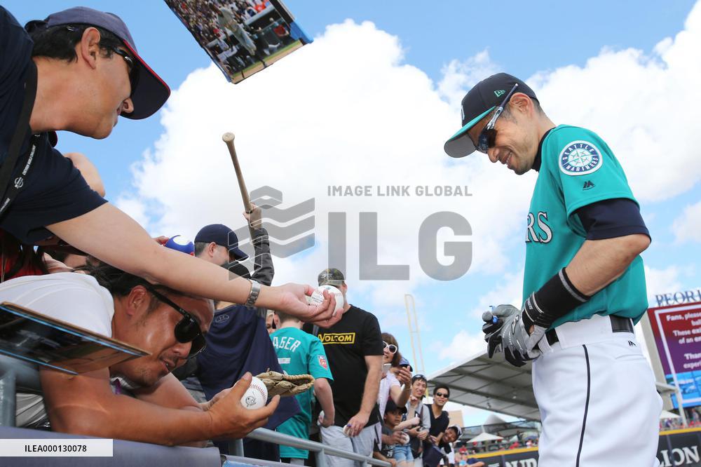 Baseball: Ichiro at Mariners spring training