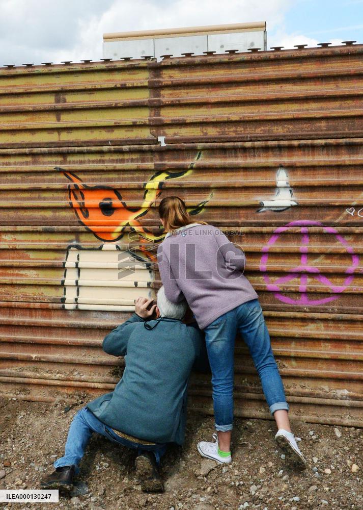 Tour to U.S.-Mexico border wall prototype