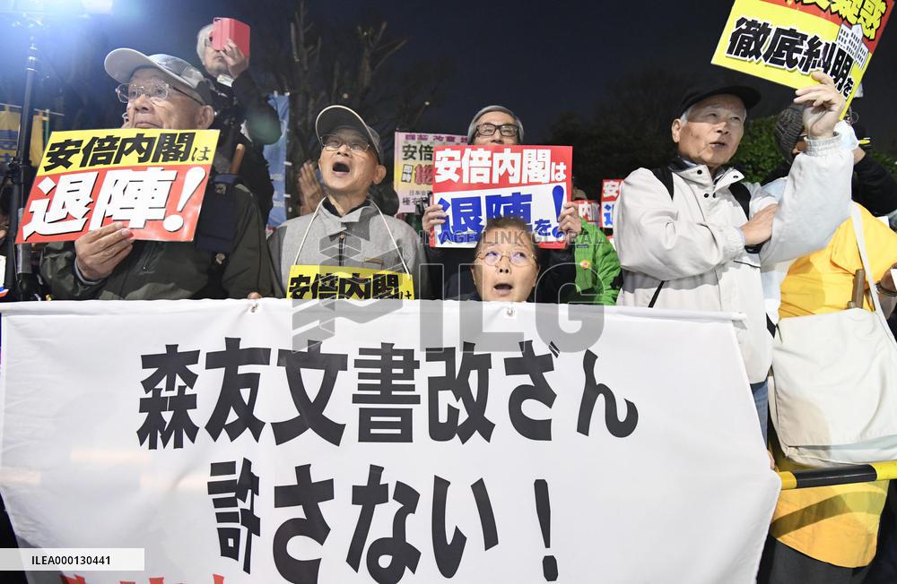 Protest demanding resignation of Abe's Cabinet