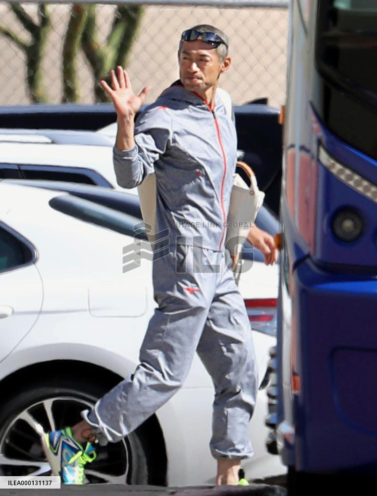 Baseball: Ichiro hit in helmet by pitch