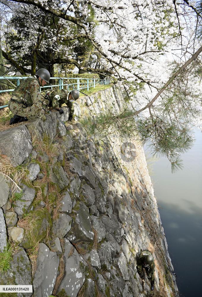 Cleaning of Nagoya Castle