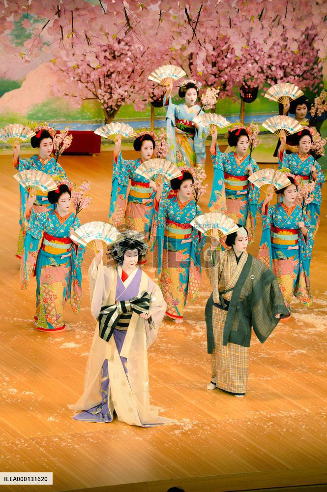 Final rehearsal for Geisha dance festival in Kyoto