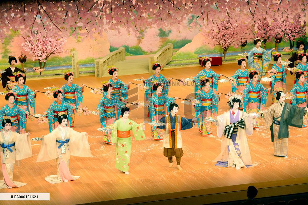 Final rehearsal for Geisha dance festival in Kyoto