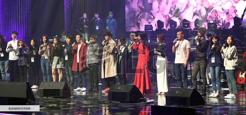 S. Korean art troupe in N. Korea