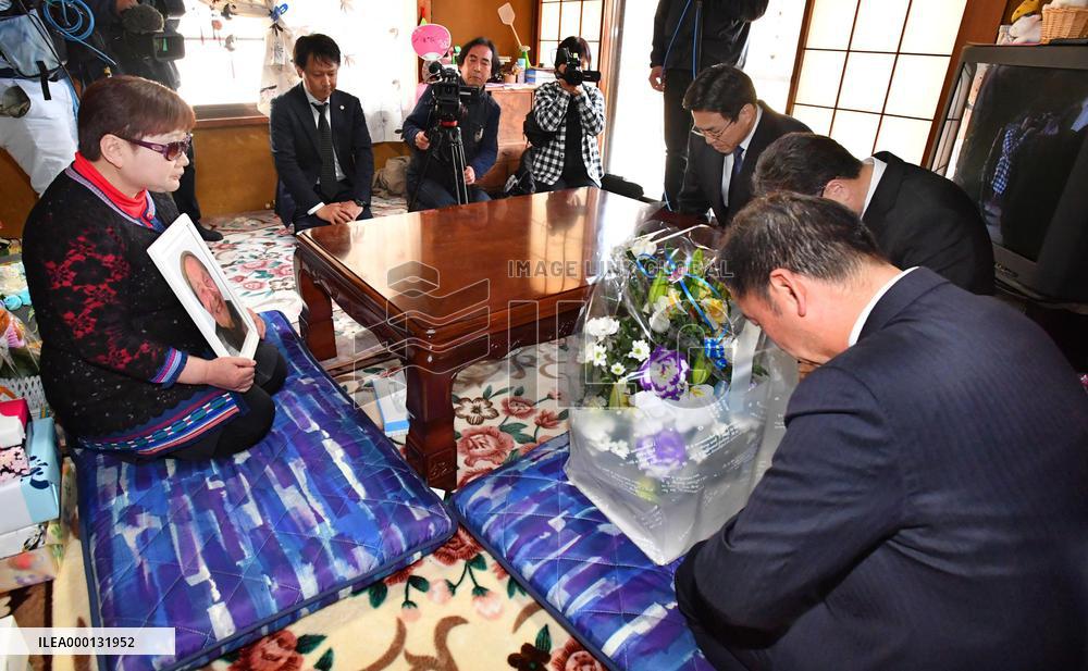 Tepco apologizes to 102-yr-old suicide victim's kin in nuclear crisis