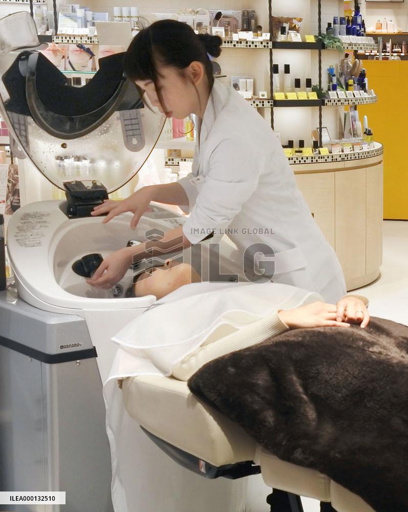 Department stores offer stylist services