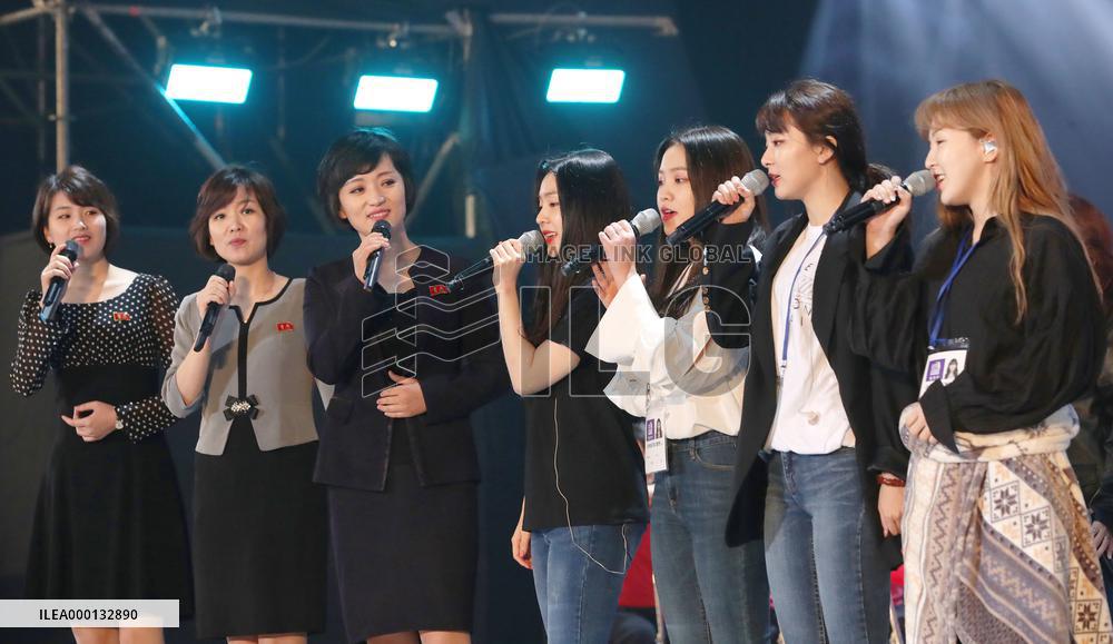 Joint performance by two Koreas' artists