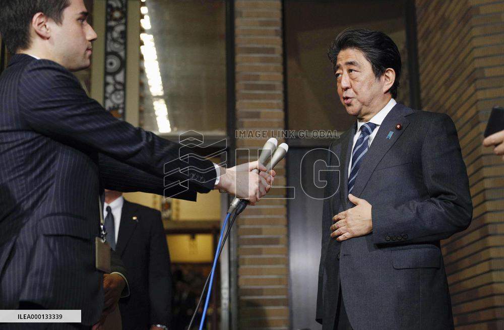 Abe-Trump phone talks