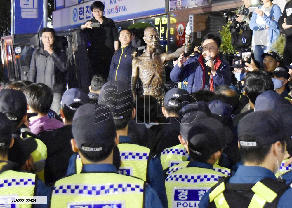 Statue of forced Korean laborers