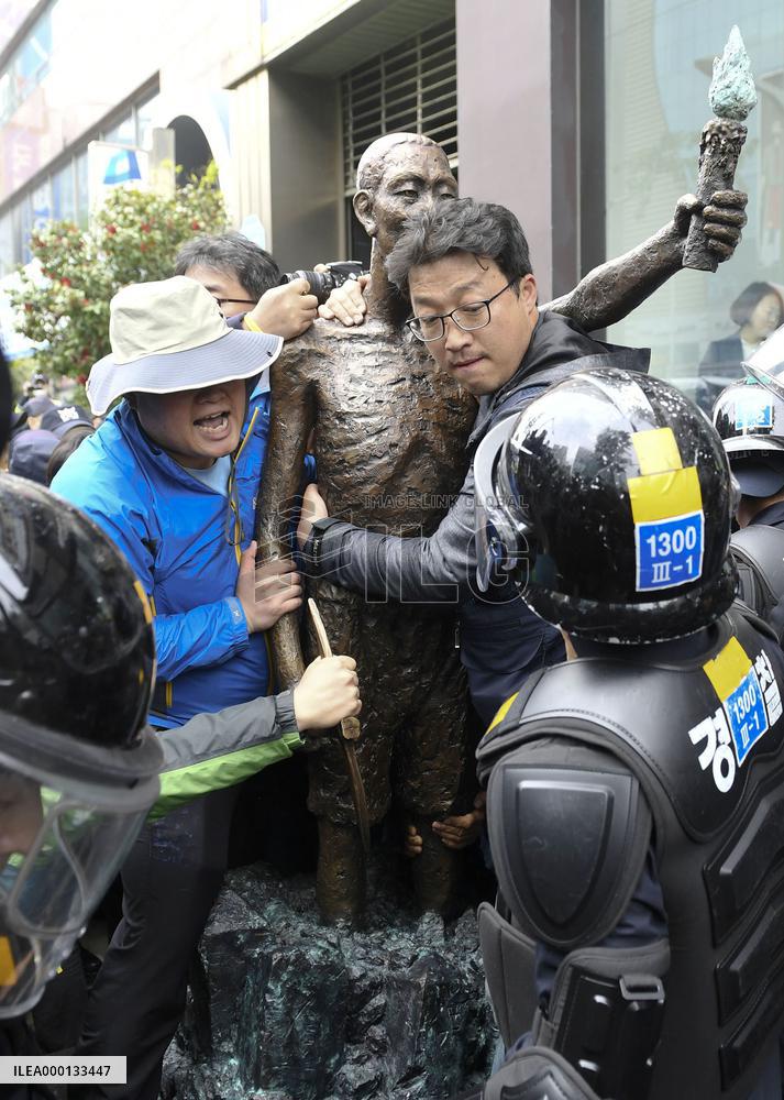 Statue symbolizing forced Korean laborers