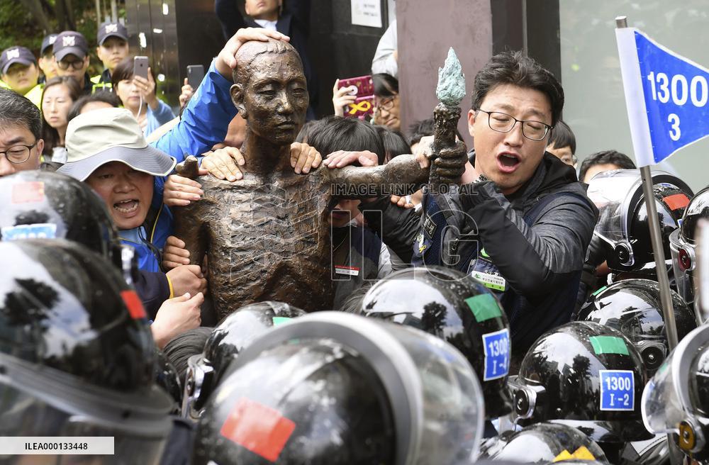 Statue symbolizing forced Korean laborers