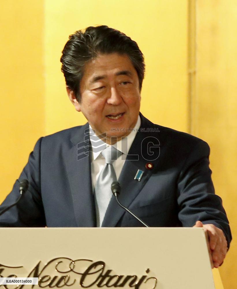 Japan PM Abe, China Premier Li