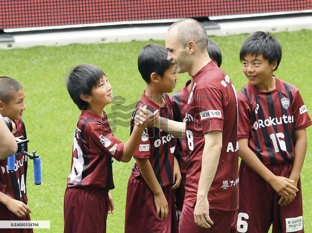 Football: welcome ceremony for Iniesta