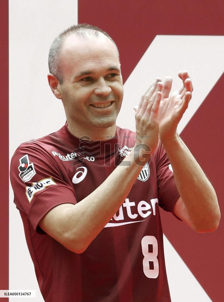 Football: welcome ceremony for Iniesta