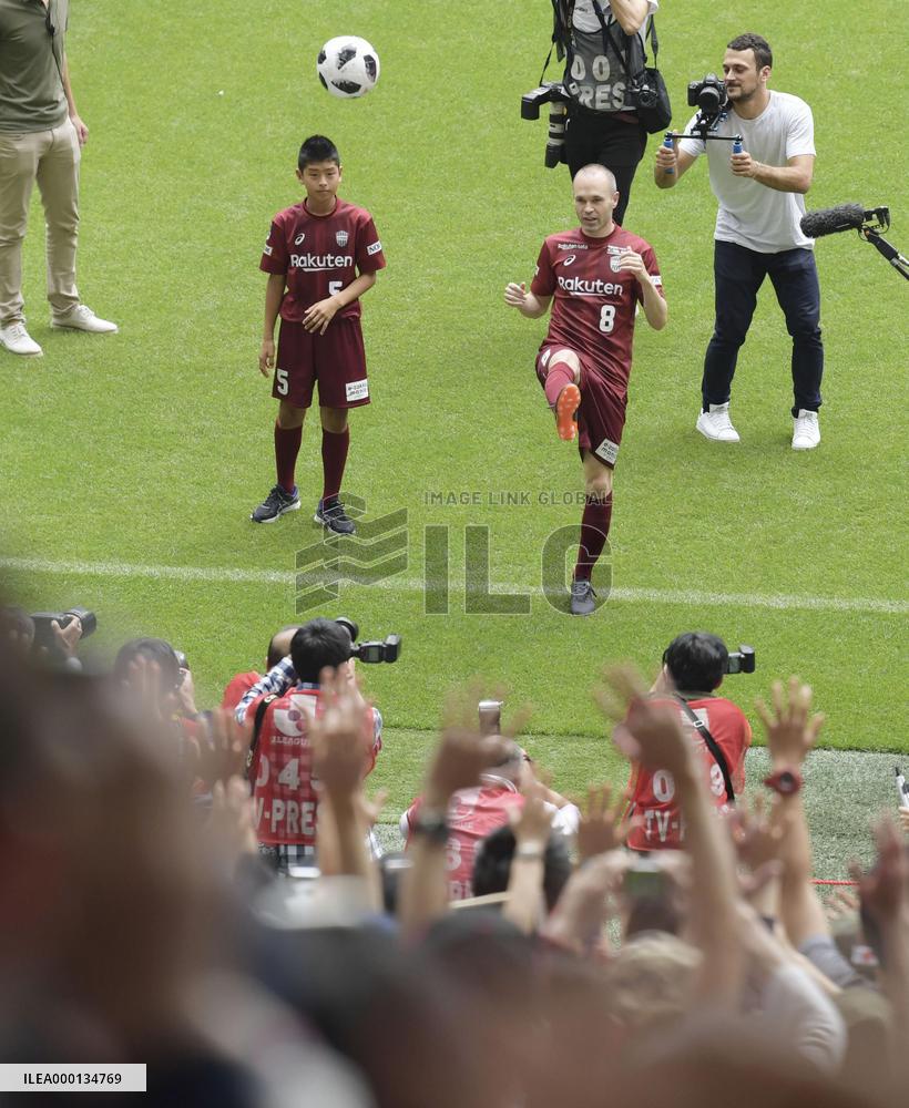 Football: welcome ceremony for Iniesta