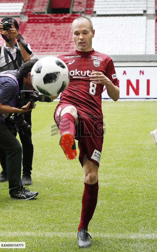 Football: welcome ceremony for Iniesta