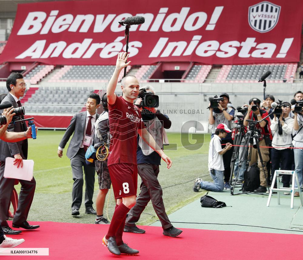 Football: welcome ceremony for Iniesta