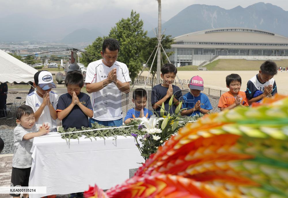 Shimabara city pay tribute to 1991 volcanic disaster victims