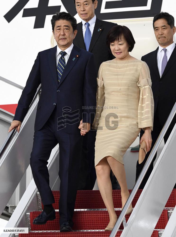 Japanese PM Abe arrives in U.S.