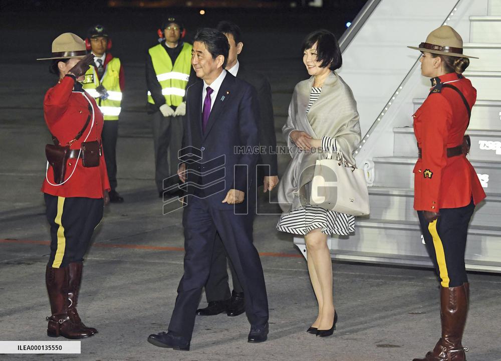 Japan PM Abe arrives in Canada