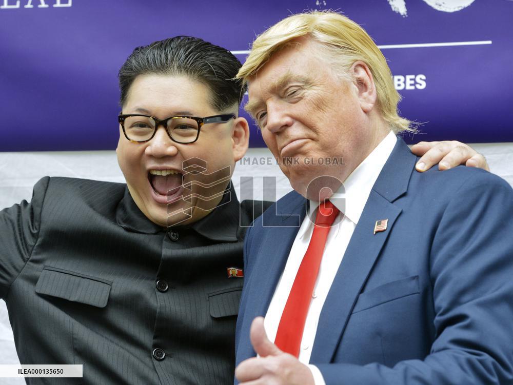 Trump, Kim look-alikes in Singapore