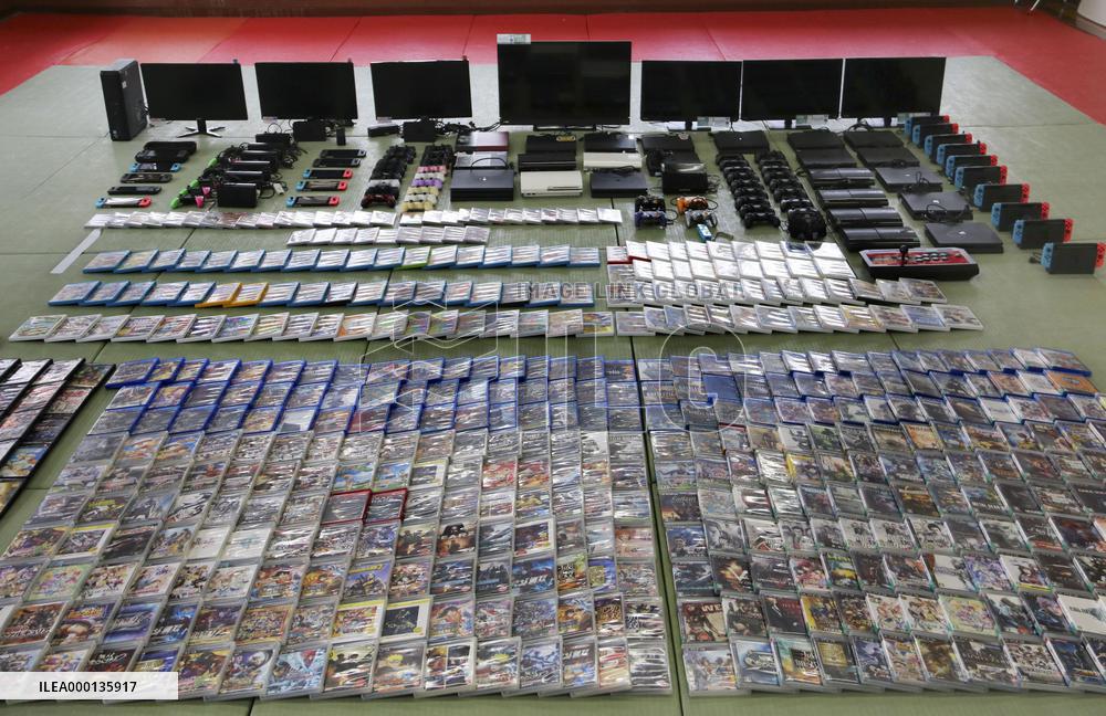 Video game bar managers arrested for alleged copyright violations