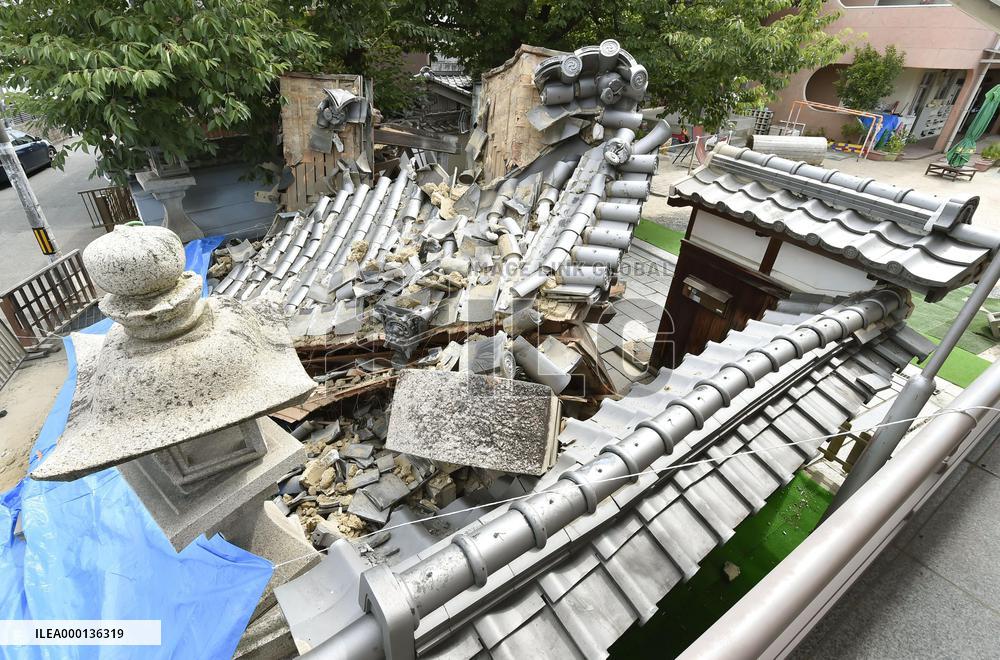 Strong quake hits western Japan
