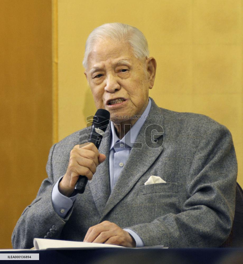 Ex-Taiwan President Lee travels to Okinawa