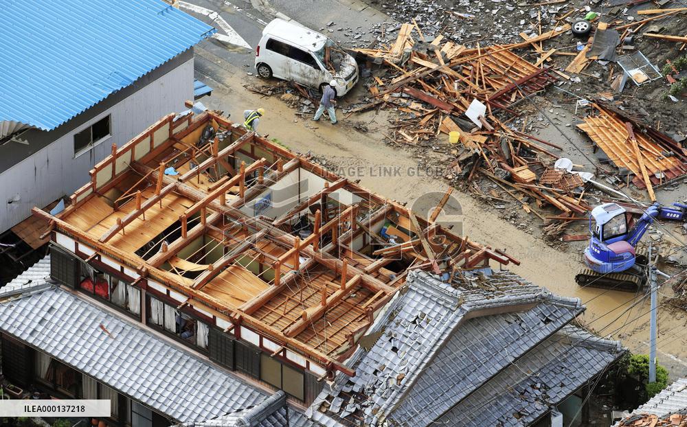 Suspected tornado hits western Japan