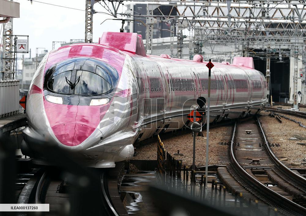 Hello Kitty bullet trains start services