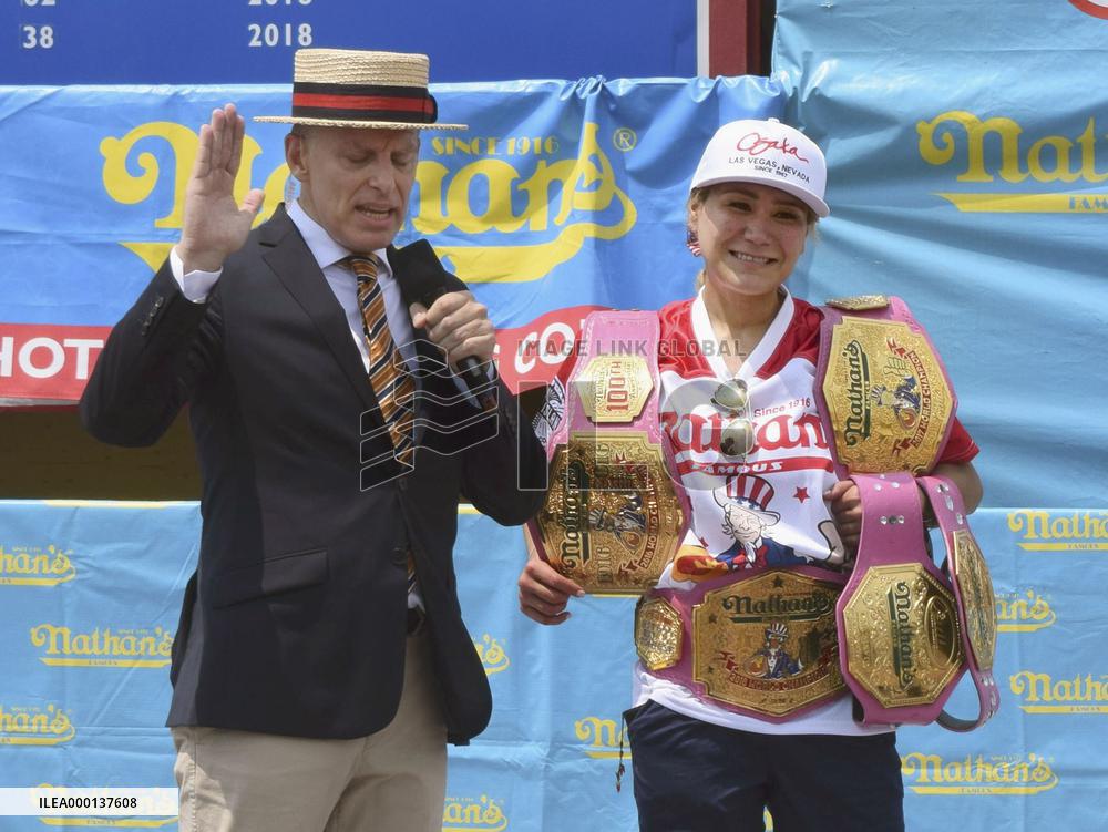 Hot dog eating contest in N.Y.