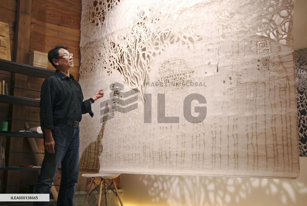 FEATURE: Japanese paper "sommelier" elicits charm of traditional craft