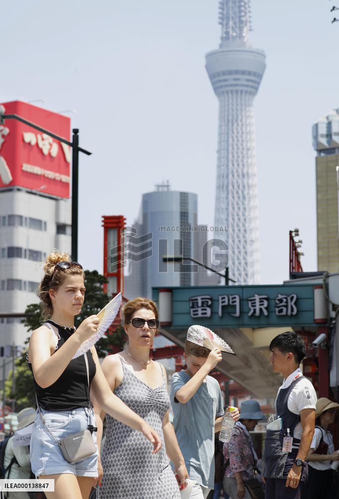 Scenes of a sweltering summer day in Tokyo