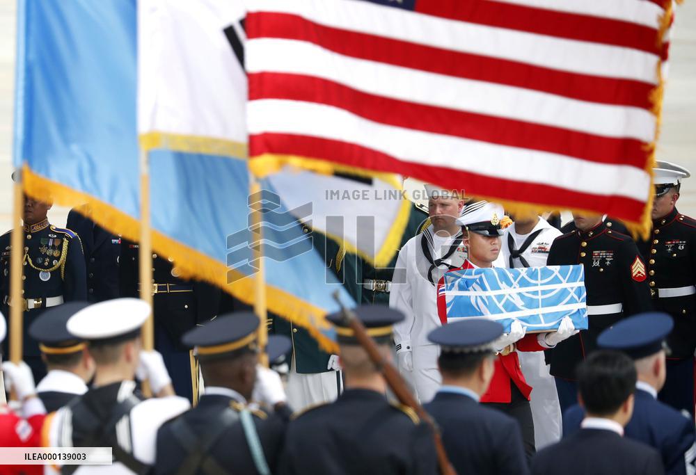 N. Korea returns U.S. soldiers' remains
