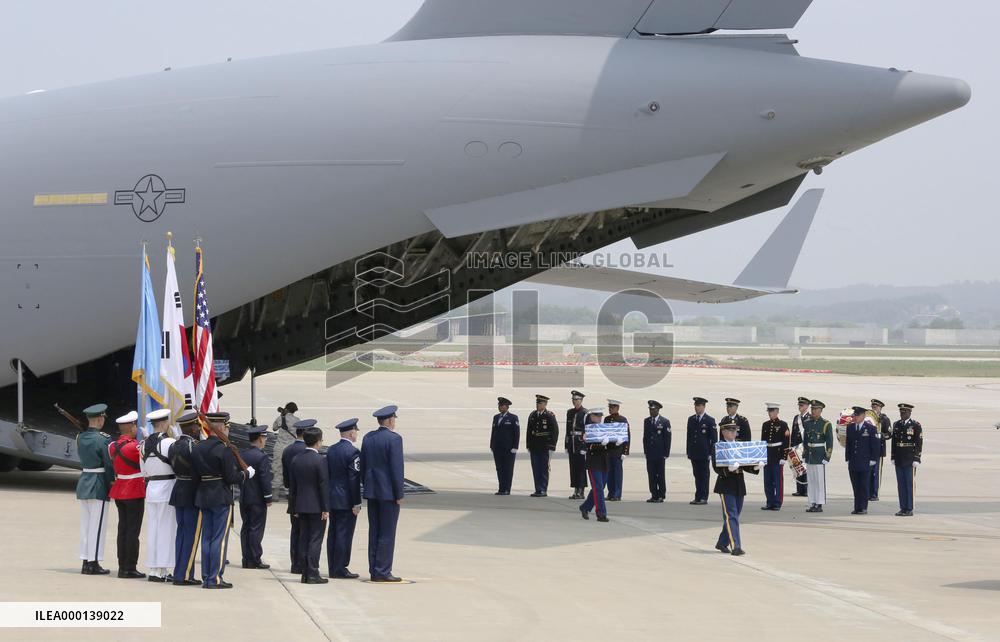 N. Korea returns U.S. soldiers' remains