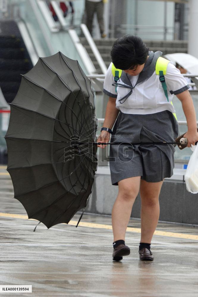 Typhoon approaches Japan's main island