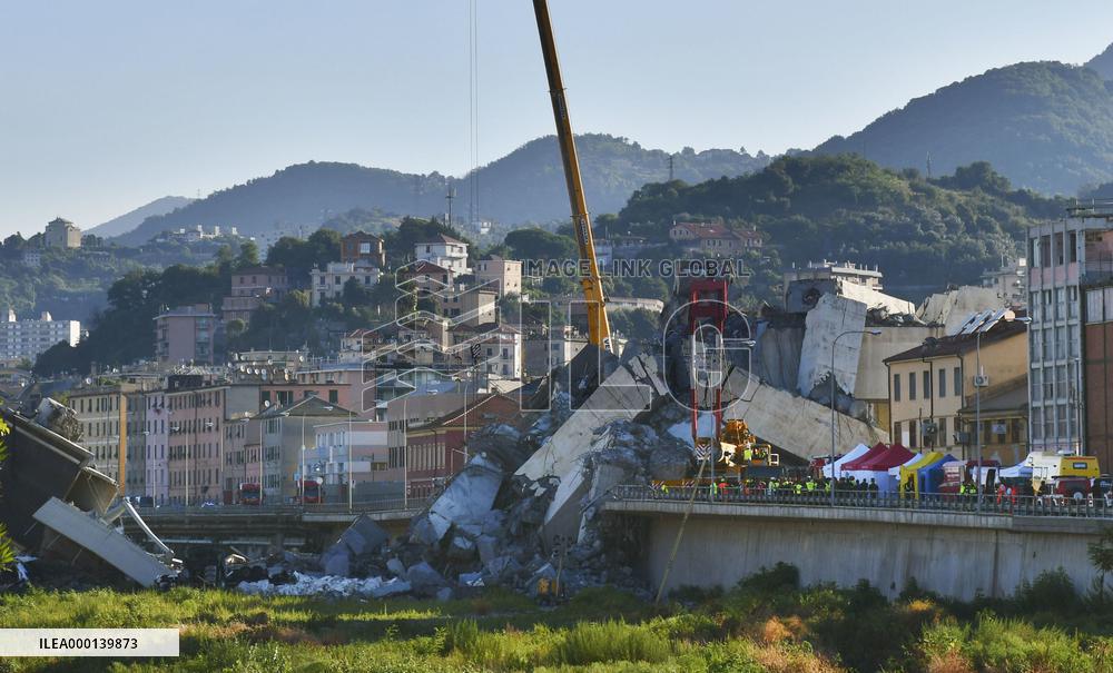 Italy bridge collapses