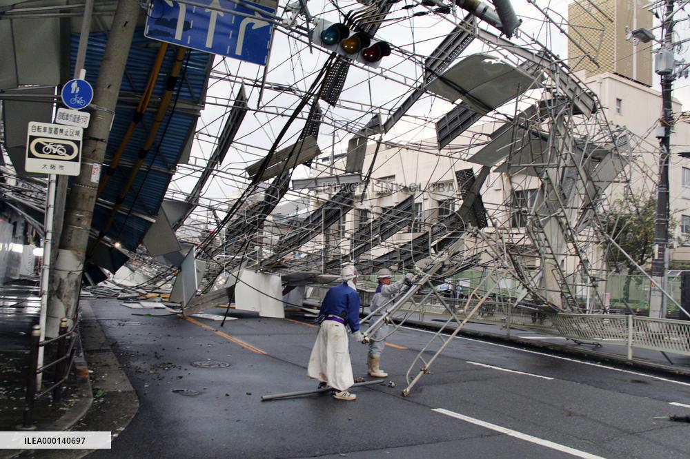 Powerful typhoon hits western Japan