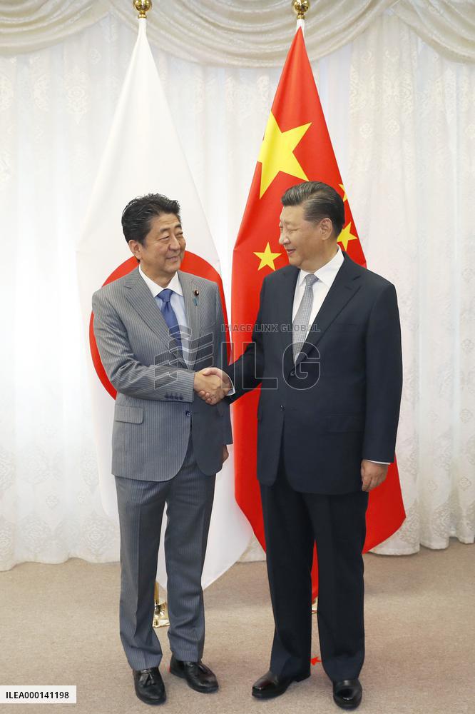 Abe, Xi meet in Russia