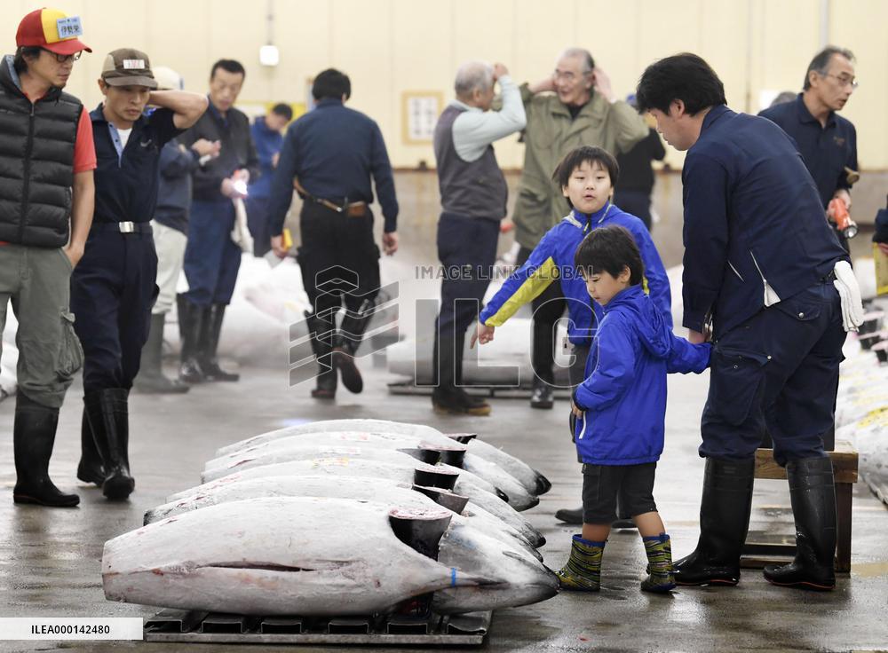 Tsukiji market ends 83 years of business for relocation