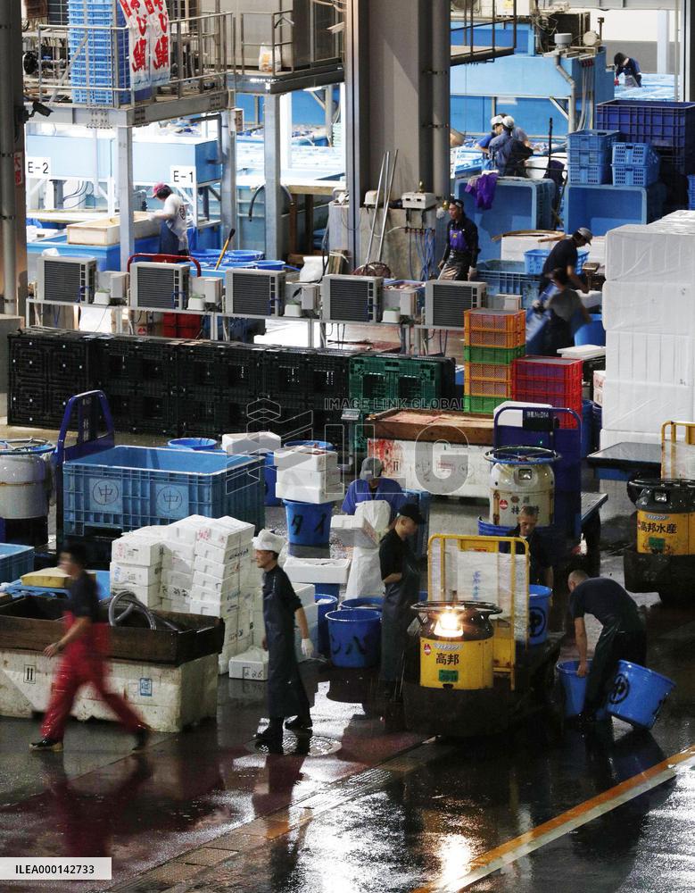 Opening of Toyosu fish market