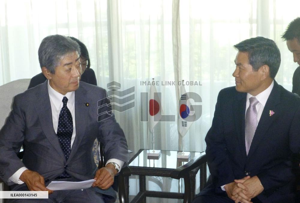 Japan-S. Korea defense chief talks